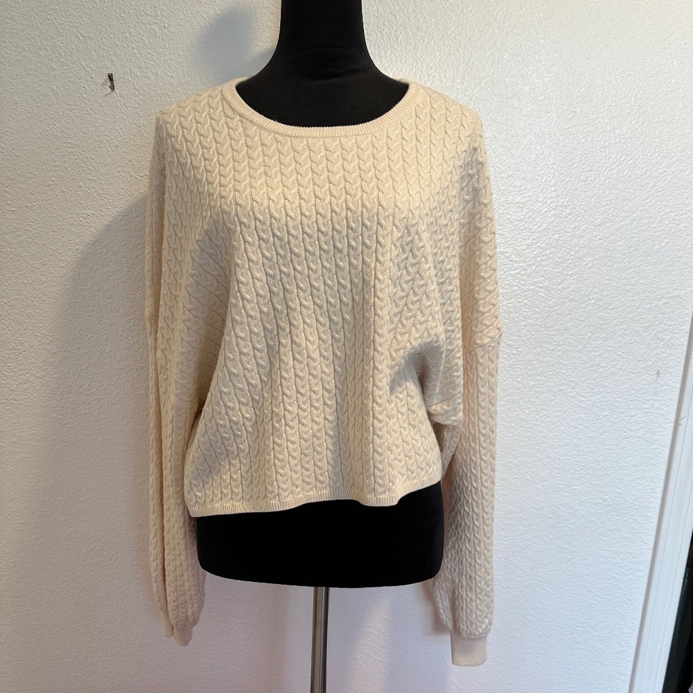 NWT. PHILOSOPHY BABY CABLE KNIT SWEATER WITH CREWNECK